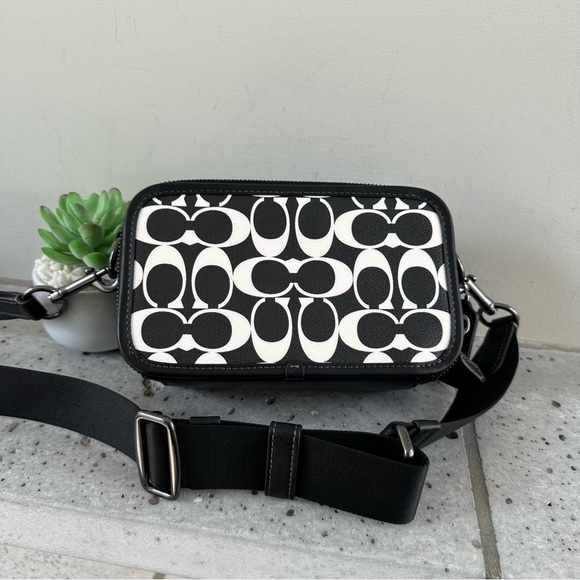 NWT Coach Wyatt Crossbody In Signature Canvas - Picture 1 of 11